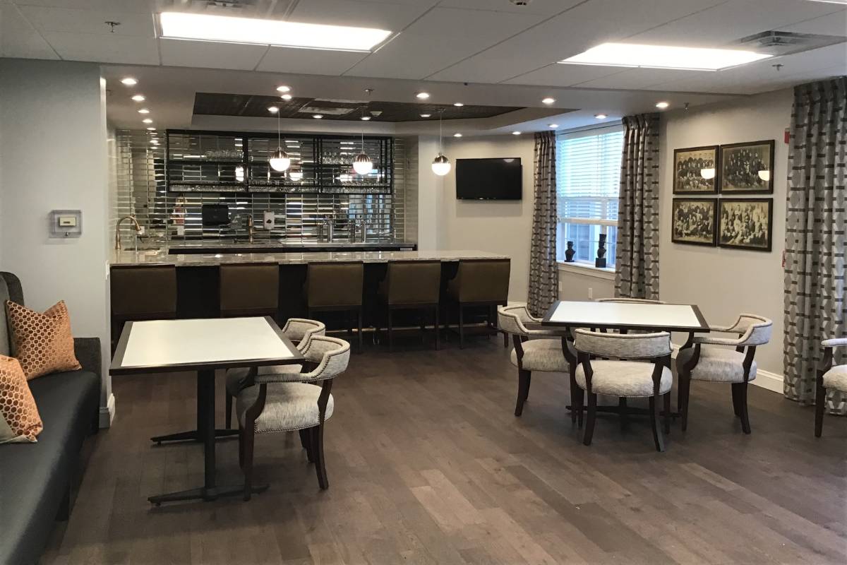 The pub and lounge, with tables and bar seating.